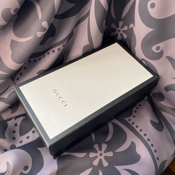 Authentic Gucci Black & White Gift Box - Picture 4 of 9